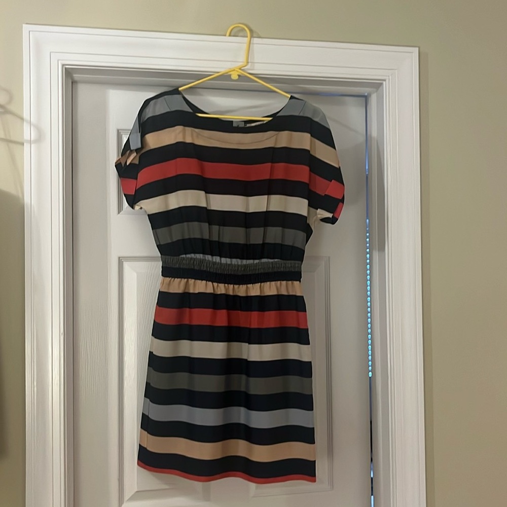 Cute wear to work dress! Size SM